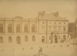 /medias/customer_2/EXPOSITIONS VIRTUELLES/QUIMPER SOUS L'ANCIEN REGIME/L'hotel_de_ville_et_le_musee_jpg_/0_0.jpg